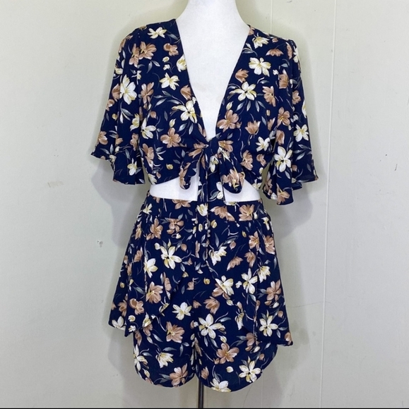 2pc Short Set - Picture 2 of 9